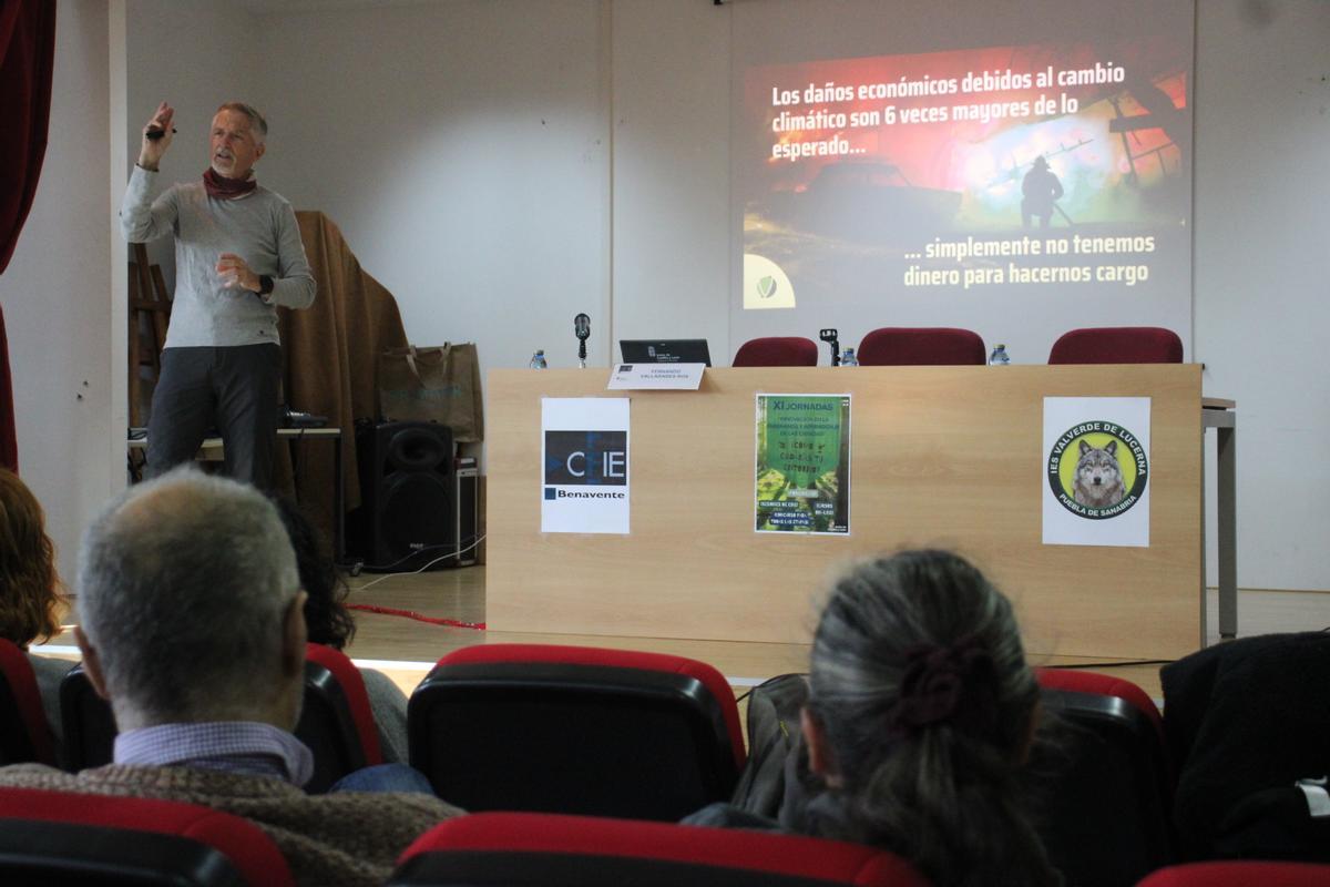 Fernando Valladares en el IES Valverde de Lucerna de Puebla de Sanabria