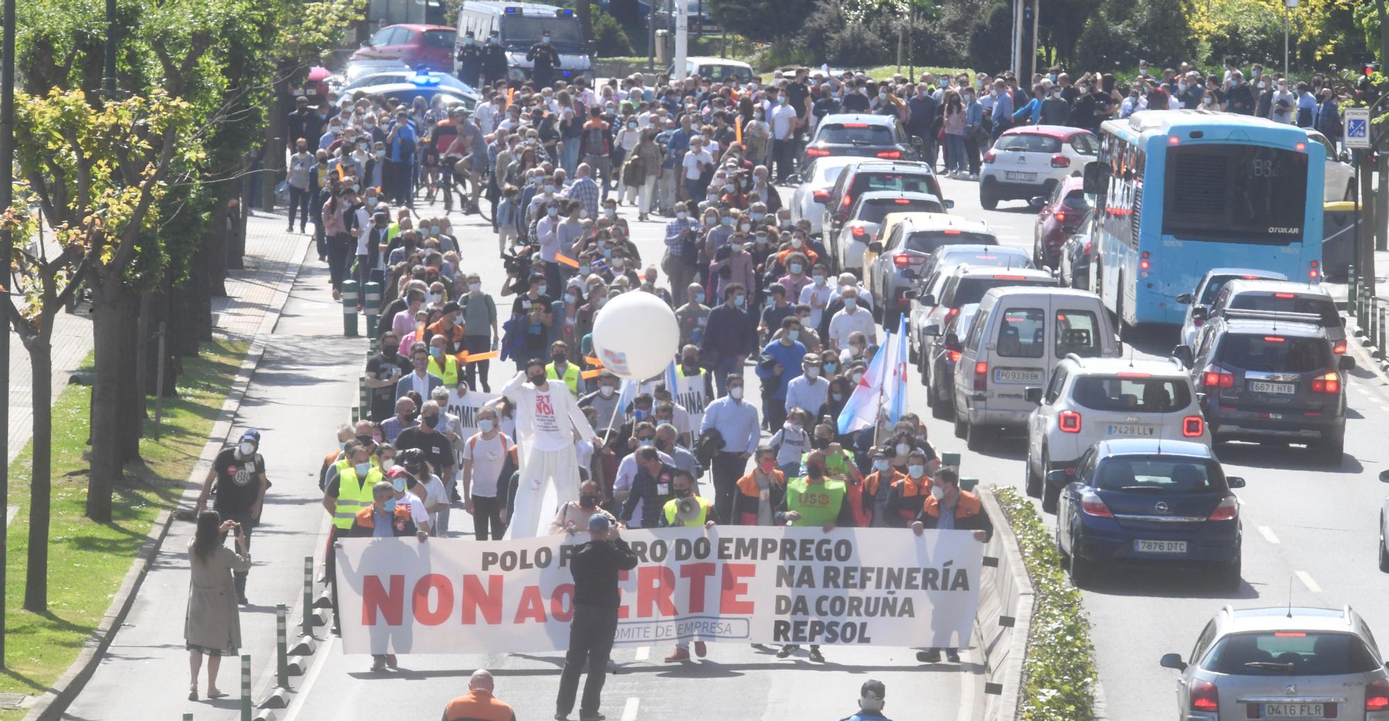 Manifestación de los trabajadores de la refinería de A Coruña afectados por un ERTE