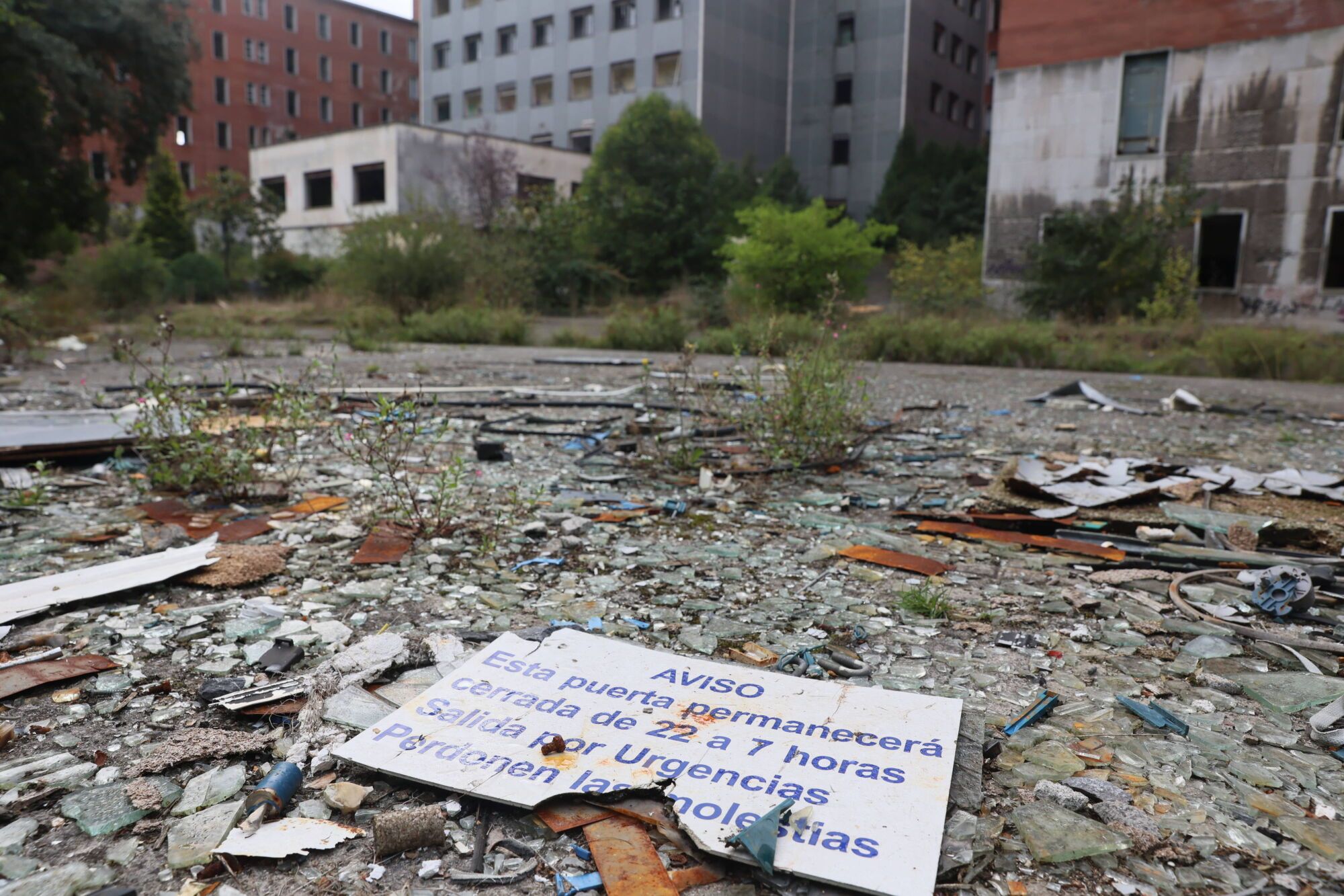 Viejo HUCA. Recorrido por cómo está el viejo hospital.