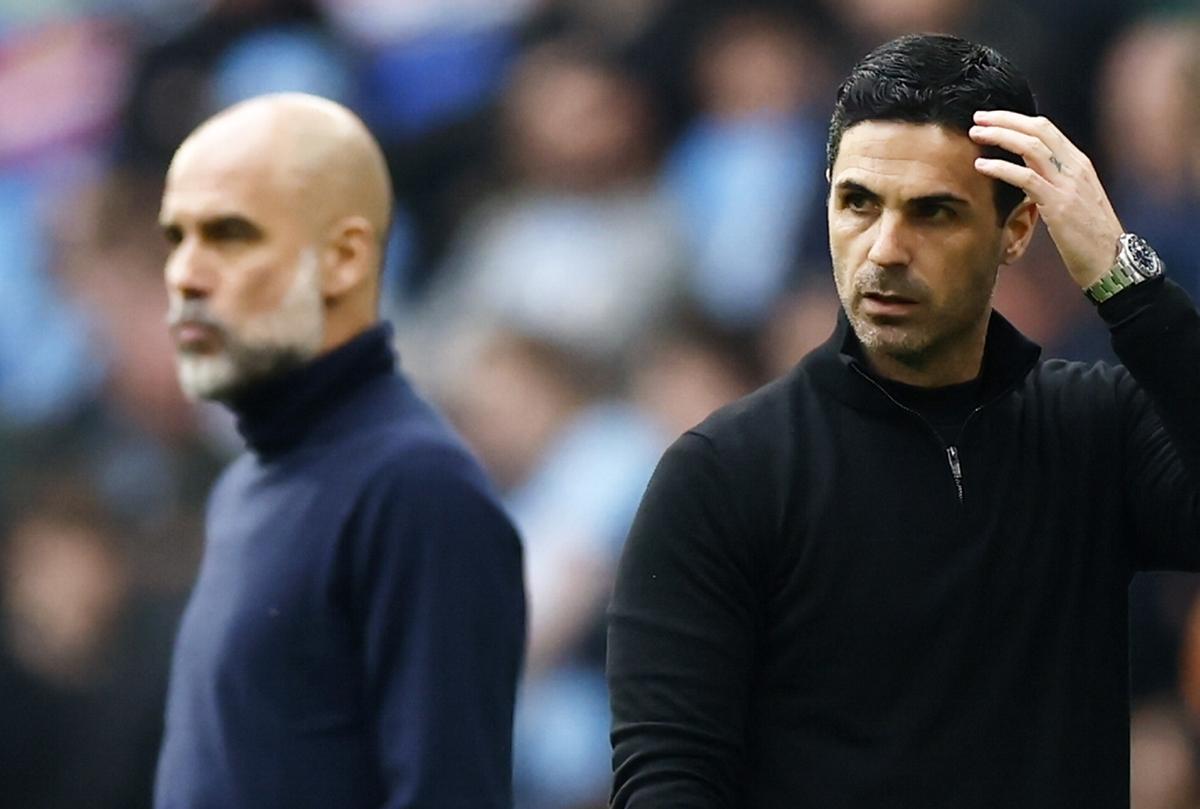 Mikerl Arteta (derecha) no ha logrado ganar el título de la Premier League con el Arsenal pese a liderar durante más tiempo que sus rivales