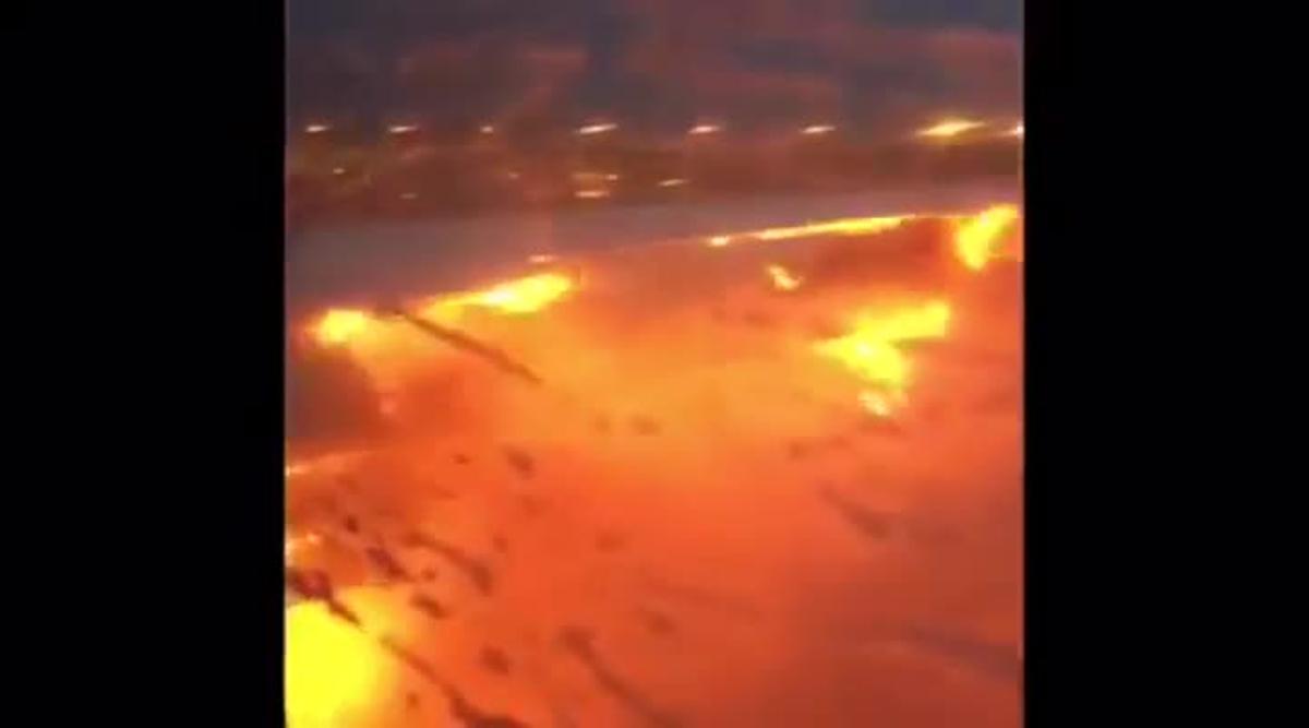 El avión incendiado en Singapur. 