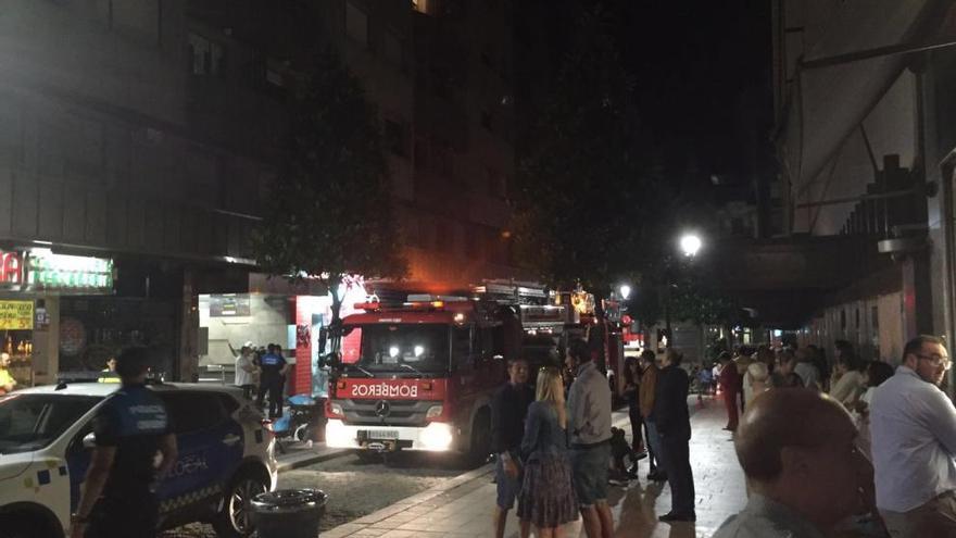 Desalojan a medianoche un edificio enGil de Jaz por un incendio en una notaría