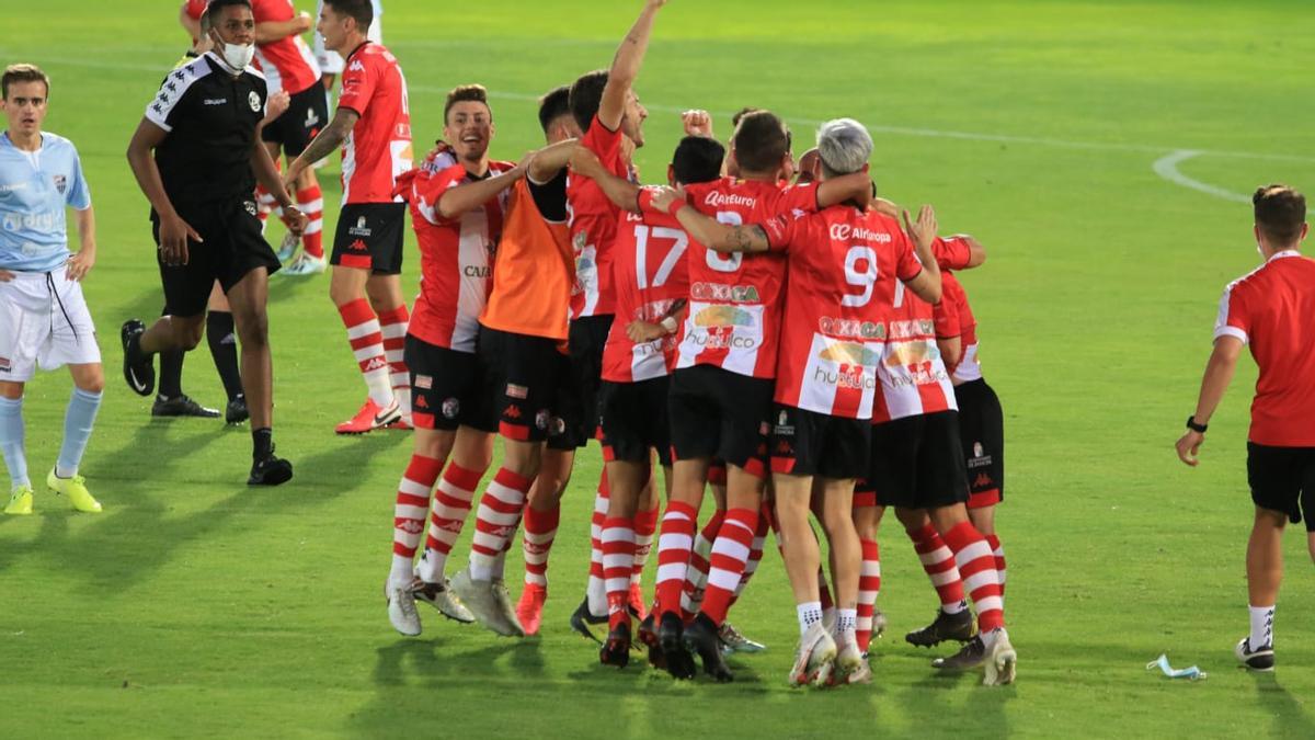 Las imágenes del ascenso del Zamora CF frente a la Segoviana.