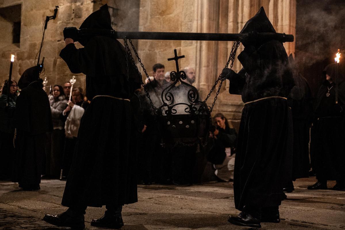 El Cristo Negro: la procesión cacereña que sale a medianoche y que atrae a miles de personas cada Miércoles Santo