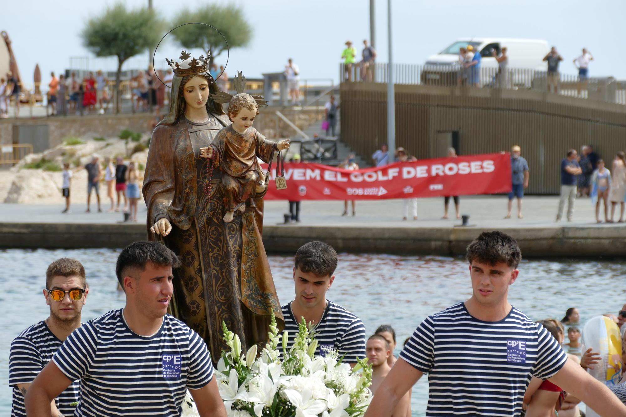 L'Escala rep de manera multitudinària a la Verge del Carme