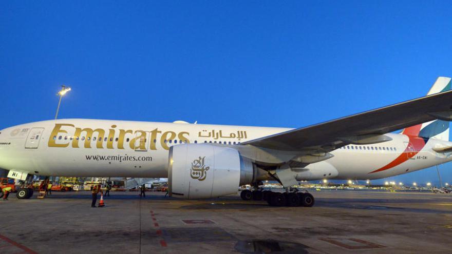 Un avió d&#039;Emirates a l&#039;aeroport del Prat.