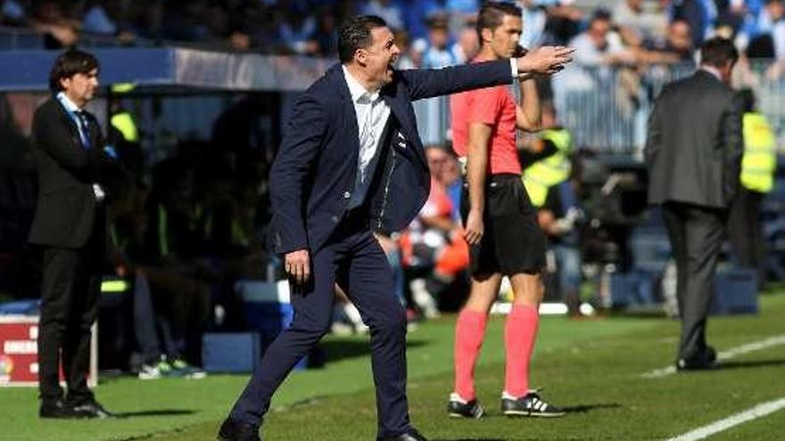 Cristóbal, en La Rosaleda dirigiendo al Deportivo.