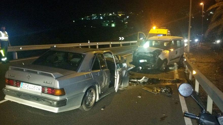 Un inglés ebrio causa un accidente en Balito