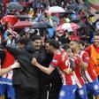 Los jugadores del Girona celebran el gol decisivo de Stuani ante el Betis