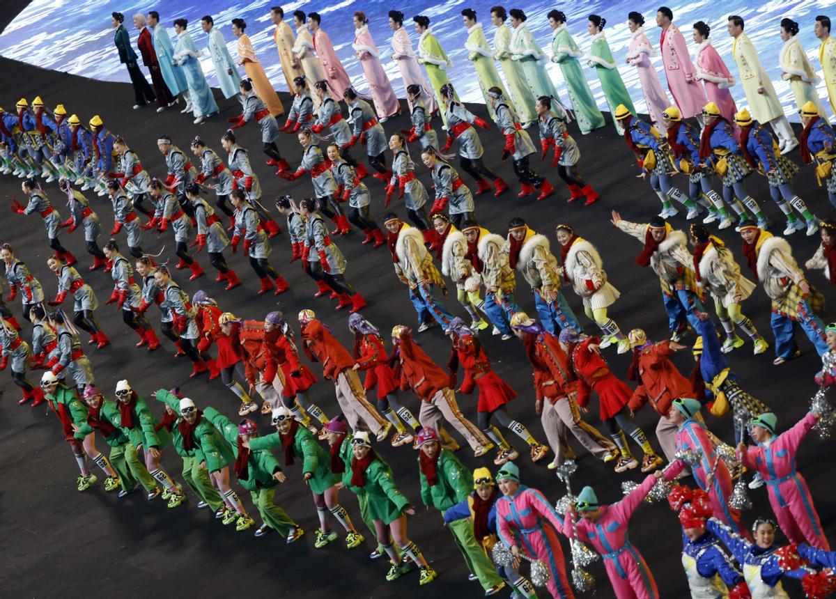  Los artistas bailan durante la ceremonia de apertura. REUTERS/Jonathan Ernst