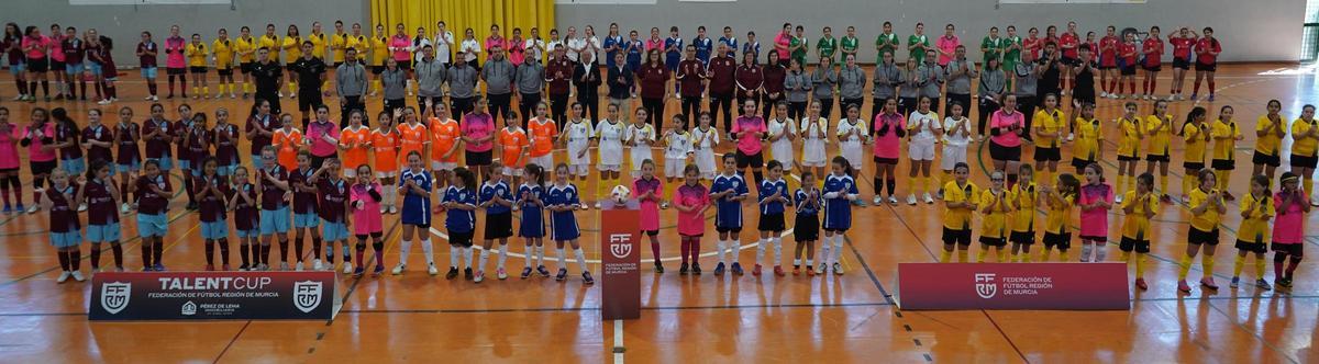 Participantes en una nueva edición de la Talent Cup de fútbol sala femenino, celebrada en la UMU.