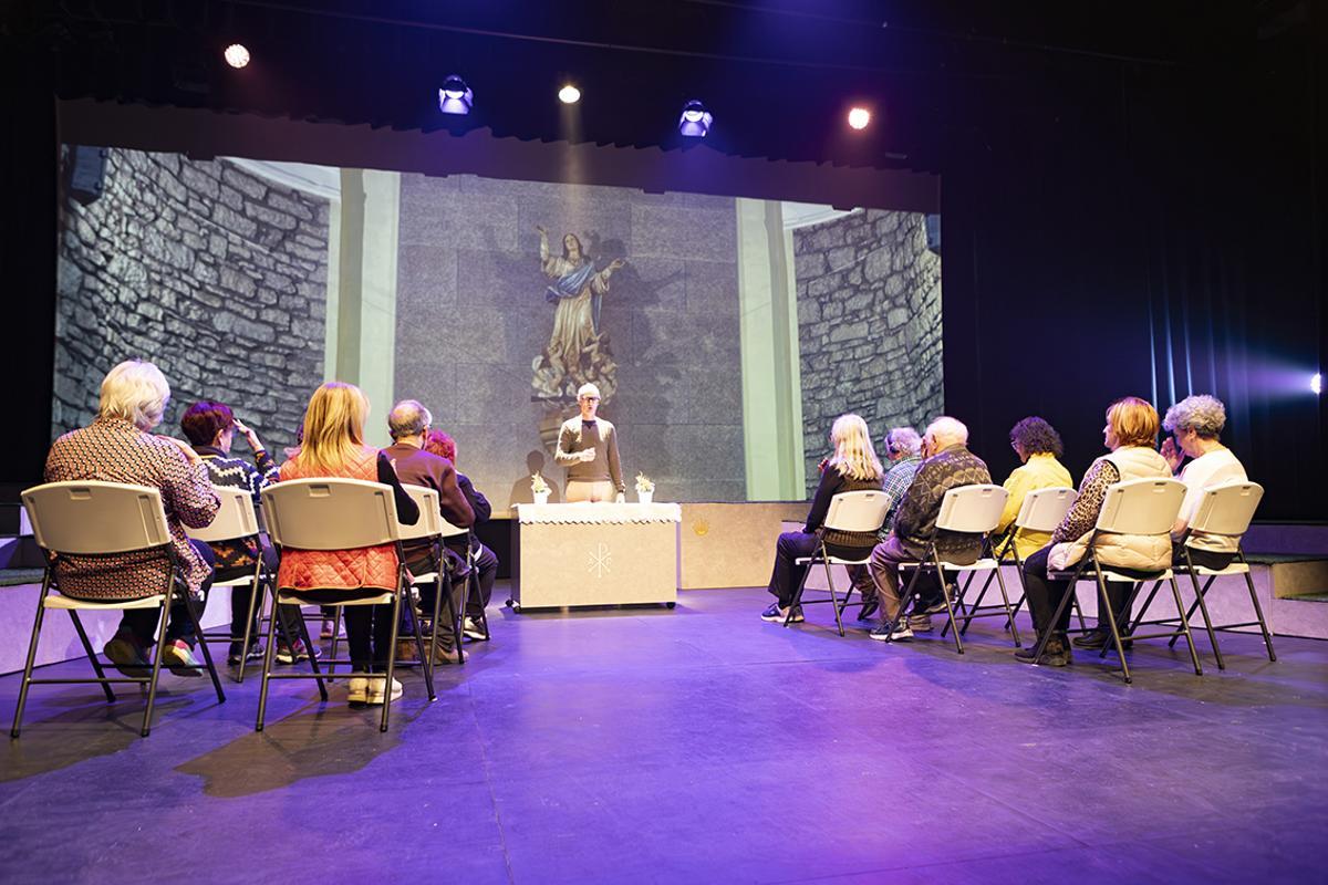 El mossèn de la parròquia anima a fer un pelegrinatge fins a Santiago