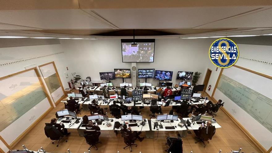 Los sindicatos exigen "restituir de inmediato" al policía responsable del centro de control y del canal oficial Emergencias Sevilla