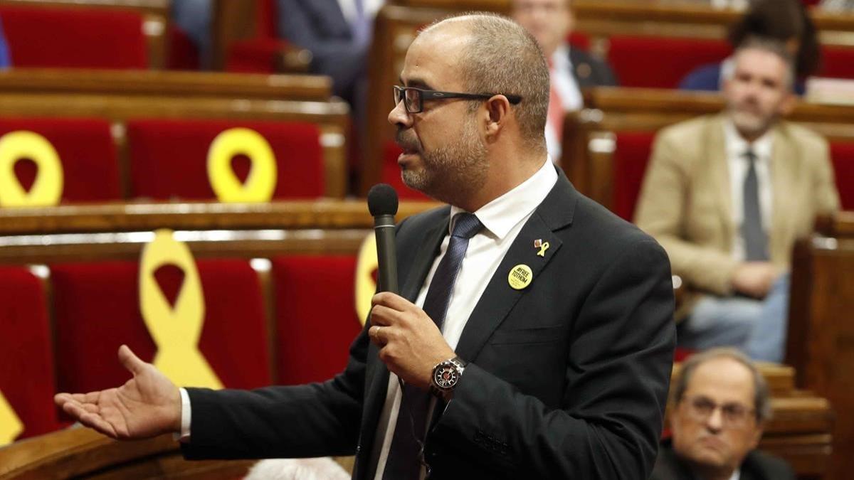 El 'conseller' Miquel Buch, en el Parlament.