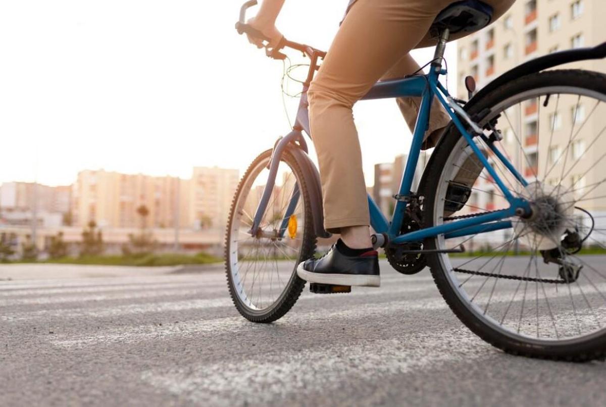 ¿Puedes conducir tu bici si has bebido alcohol? La Guardia Civil responde