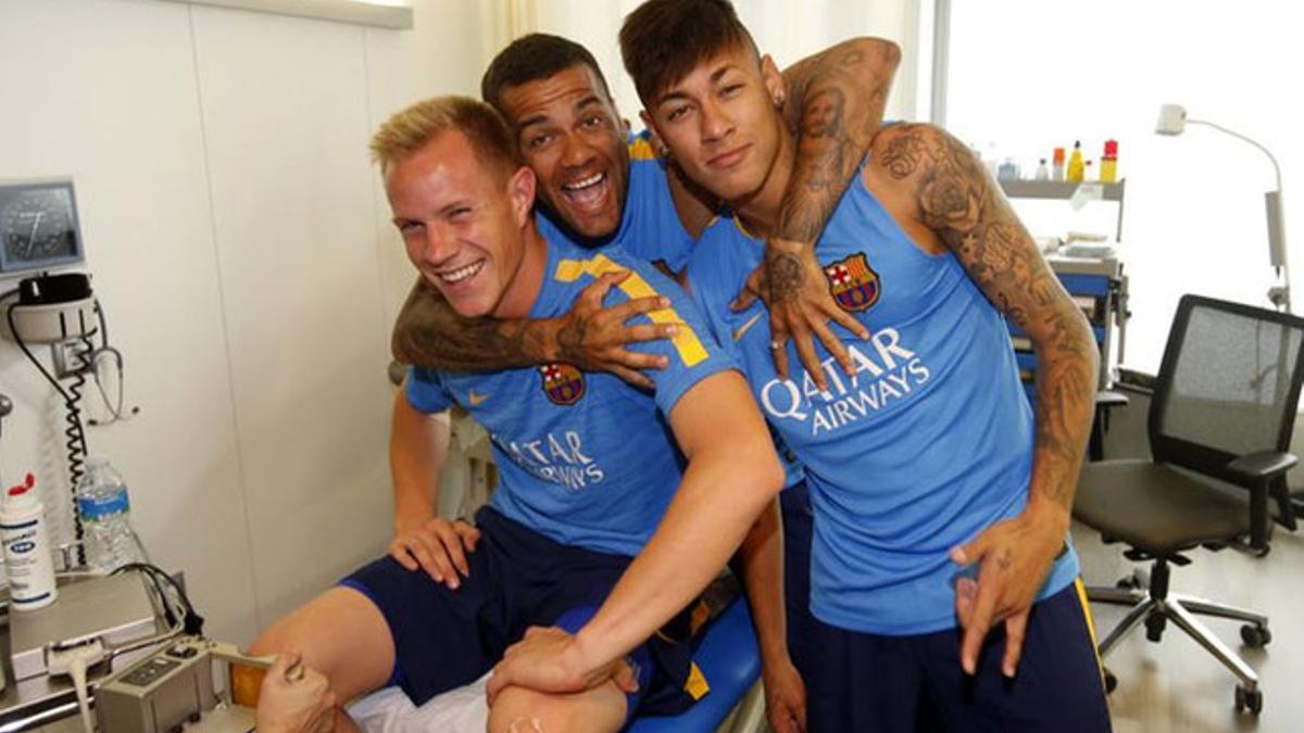 Neymar, Alves y Ter Stegen pasaron revisión médica con el FC Barcelona