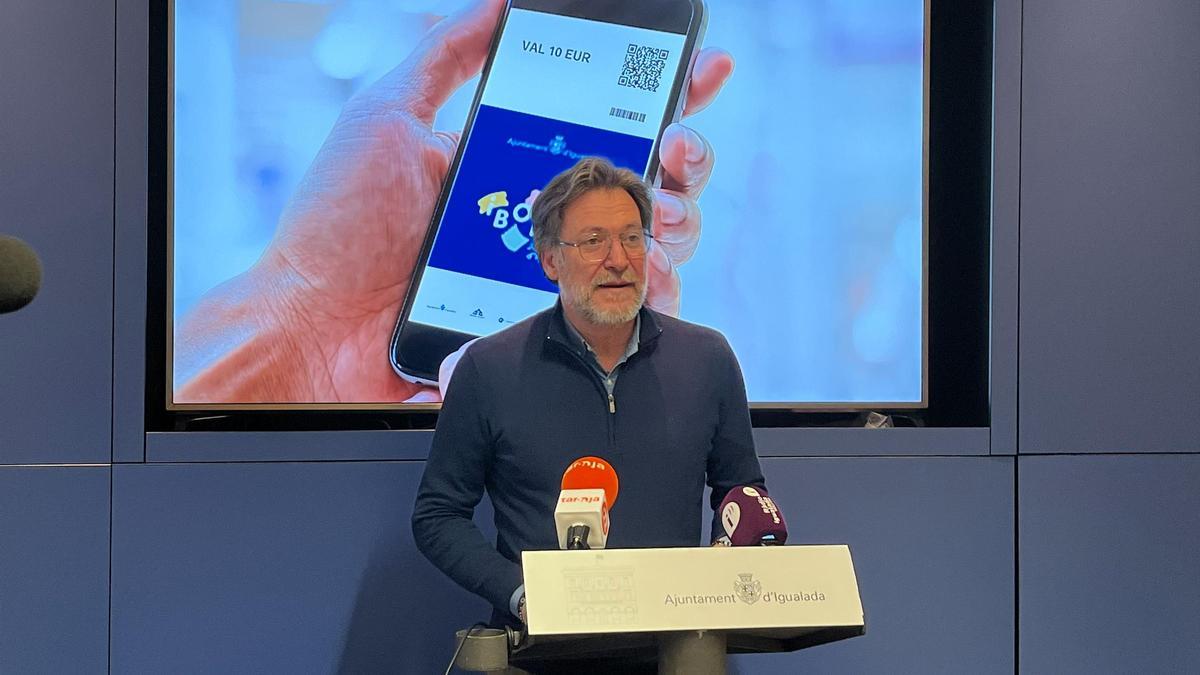 Jordi Marcè, regidor de Dinamització econòmica explicant els resultats de la campanya dels ibons