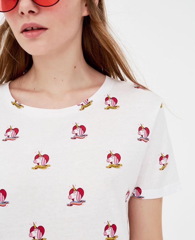 Detalle estampado unicornios Pull &amp; Bear