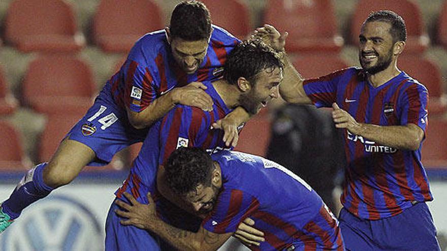 Casadesús celebra su gol ante el Almería.