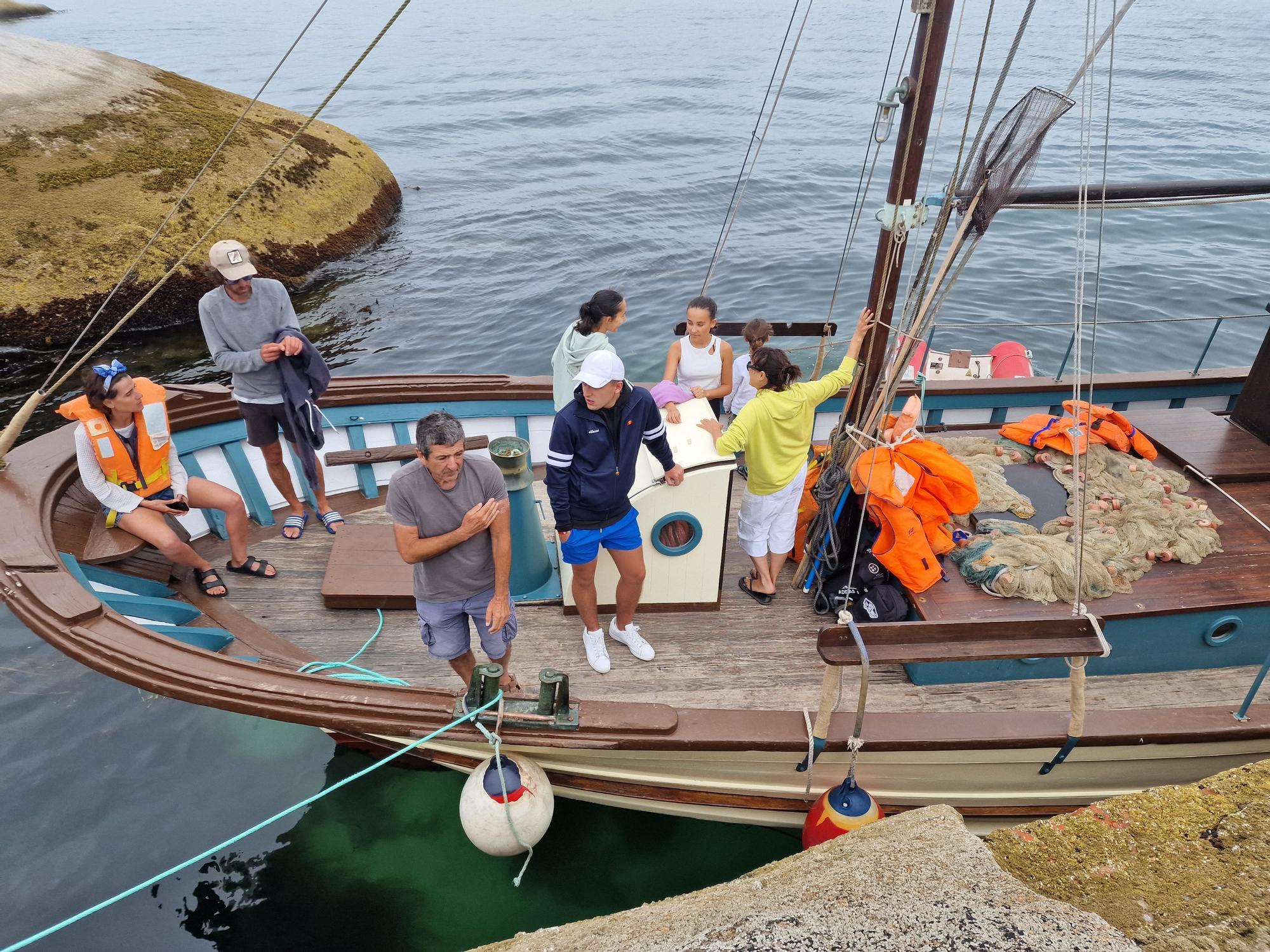 De visita en las Islas Atlánticas de Galicia a bordo del aula flotante "Chasula".