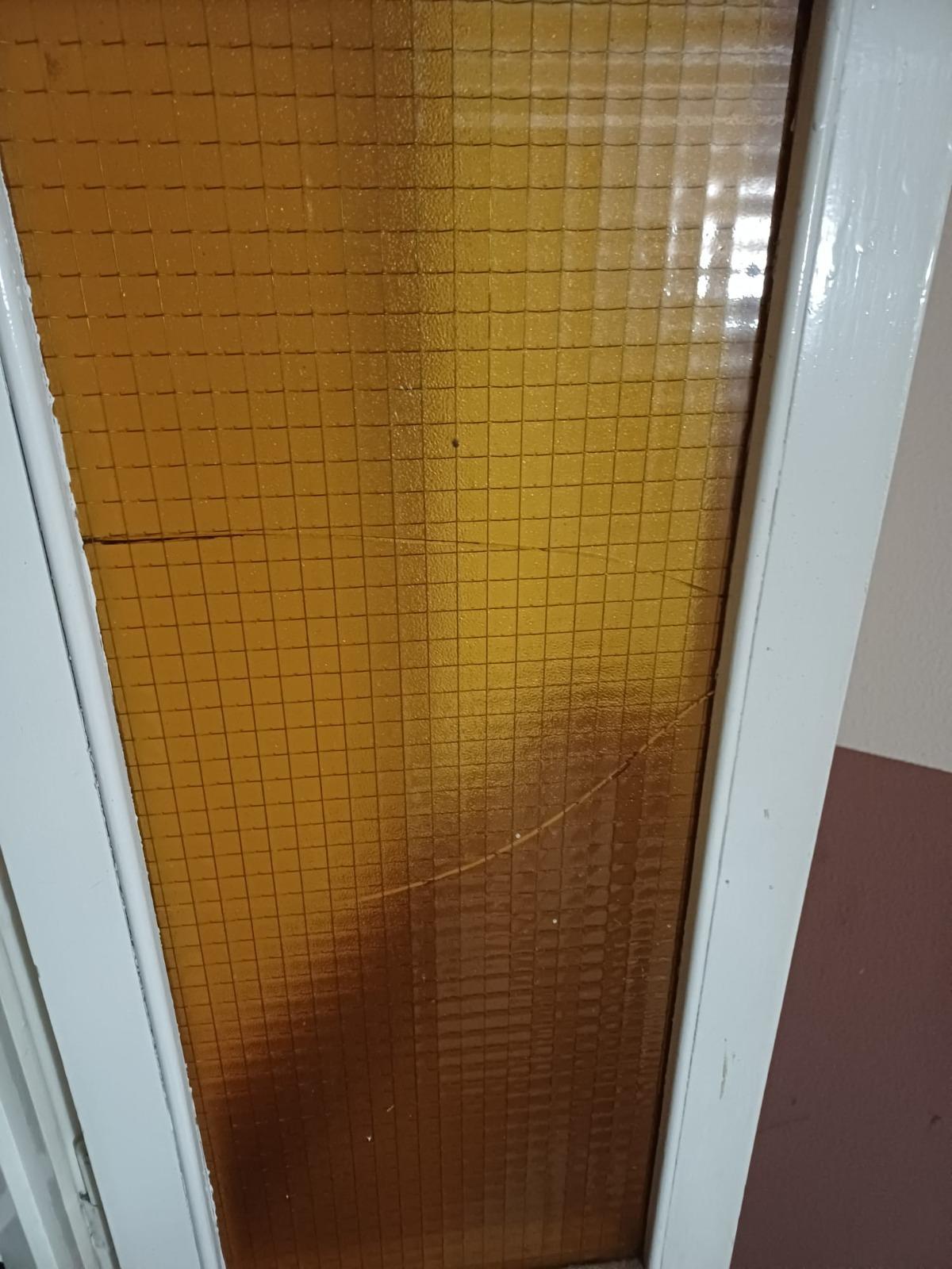 Les fotos de les destrosses després d'una discussió pel volum a Girona Les fotos de les destrosses després d'una discussió pel volum a Girona