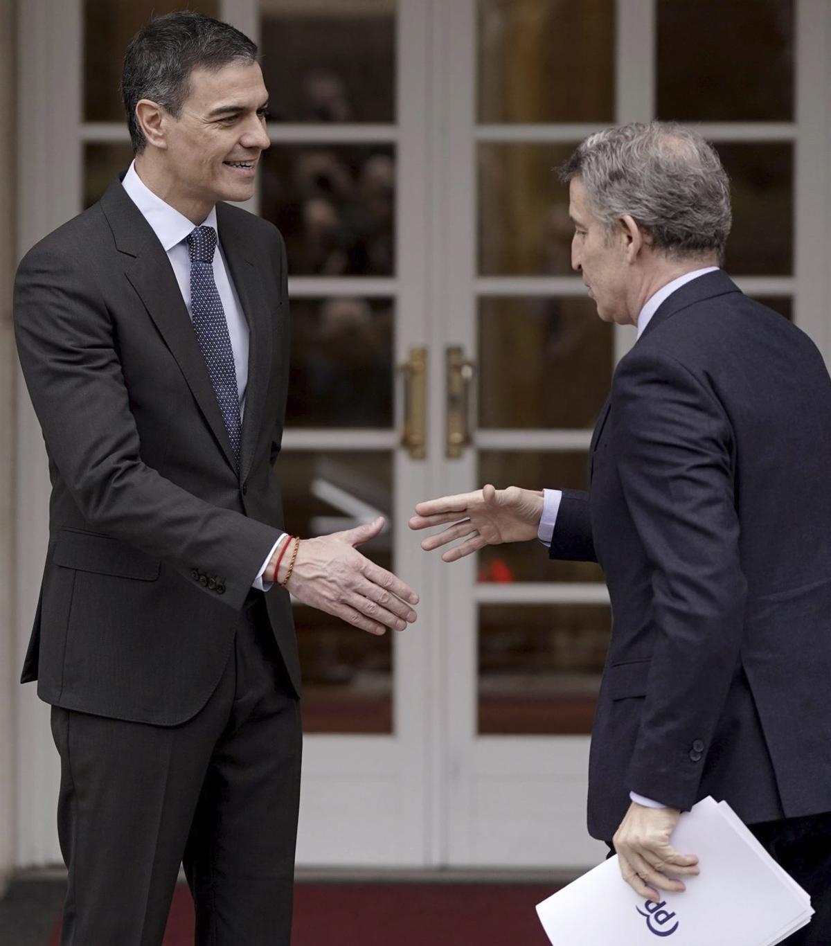 Sánchez i Feijóo fa un any que no es reuneixen malgrat la crisi internacional