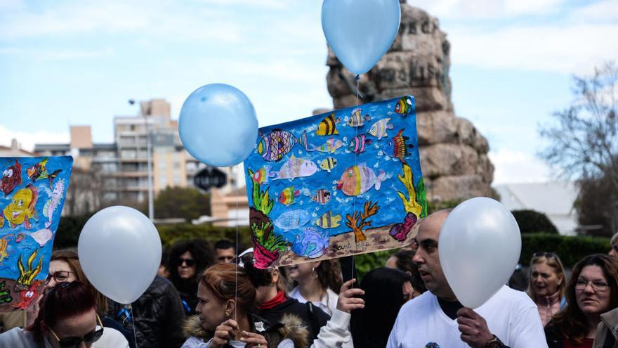 Más de un centenar de personas se manifiestan por la prisión permanente revisable