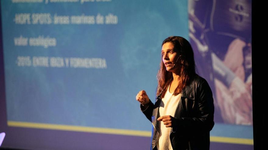 La escritora Ana Alemany, autora de ‘Mujeres de los mares’, interviene en el IV Foro Futuro