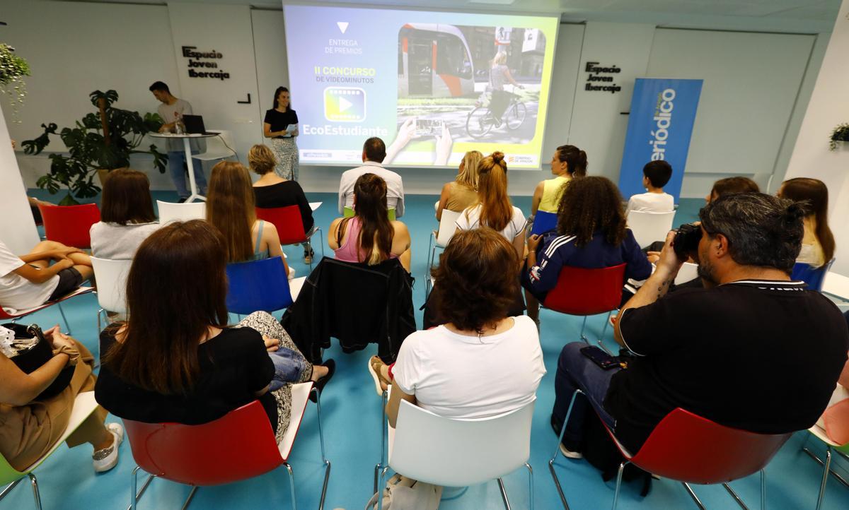 La entrega de premios se realizó en la sala Ágora del Espacio Joven Ibercaja de Zaragoza.