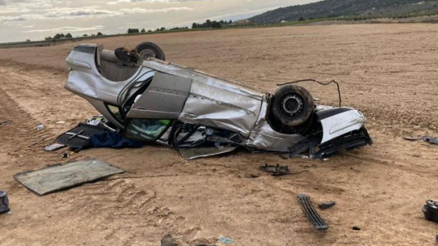 Una mujer, una niña y un bebé, heridos al volcar el coche en el que viajaban en Aledo