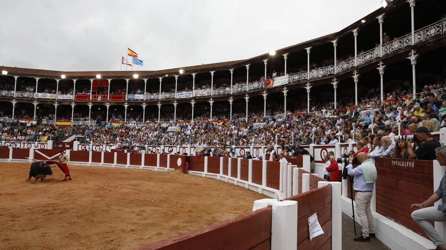 EN IMÁGENES: El festejo taurino mixto del regreso de los toros a Gijón