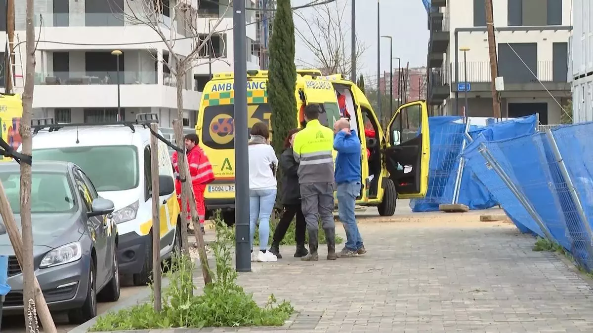 Muere un trabajador en una obra de Emvisesa en el nuevo barrio de Palmas Altas en plena borrasca Kristin
