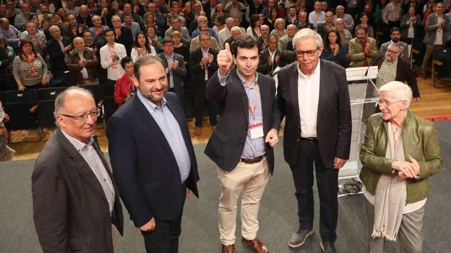 Laxe, Ábalos, Gonzalo Caballero, Touriño y Dolores Villarino, ayer en el congreso.