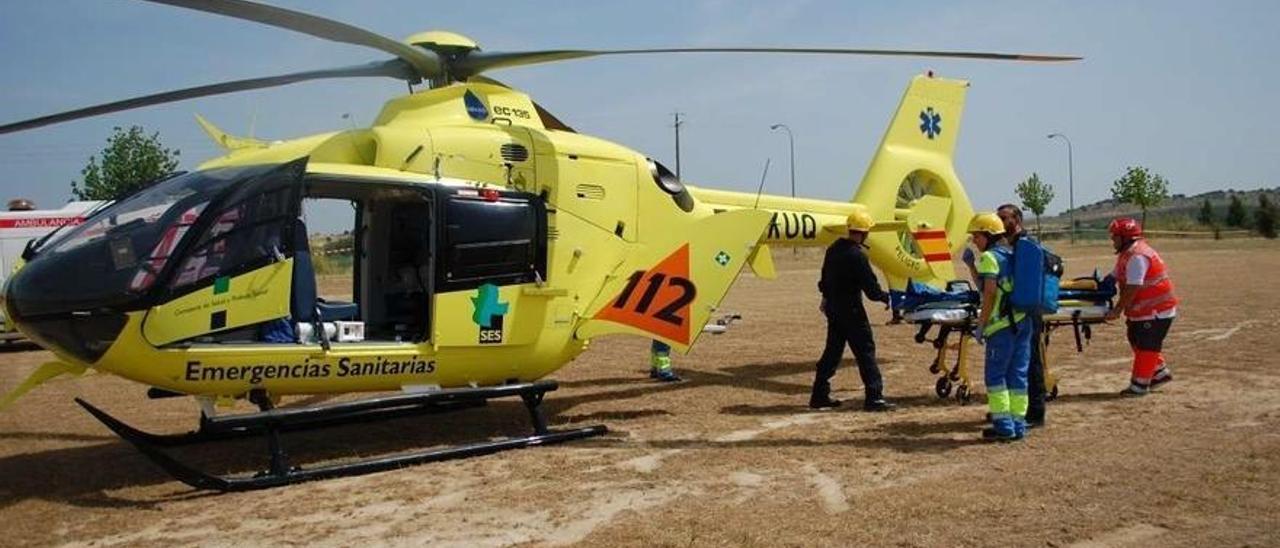 Un helicóptero del 112 acudió a la zona donde murió el joven, en Malpartida de Plasencia.