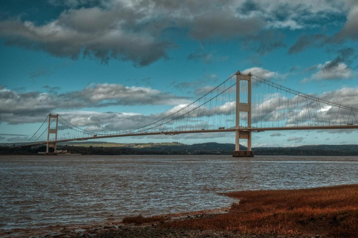 El coche de Richey apareció abandonado junto al puente Severn, un lugar concurrido por quienes querían quitarse la vida. 