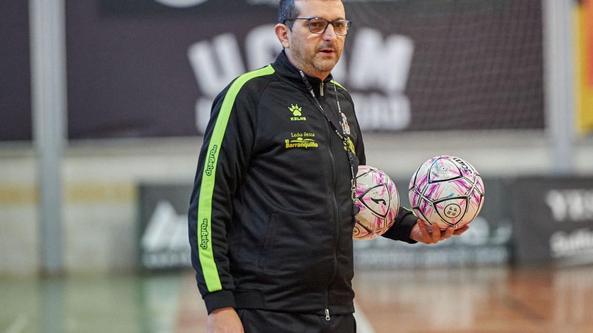 Joaquín Peñaranda, entrenador del STV Roldán.