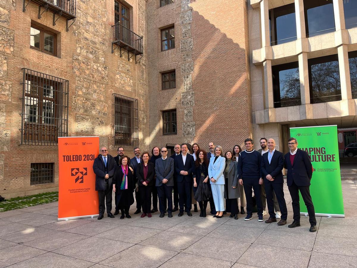 La delegación de Toledo a la salida del Ministerio de Cultura