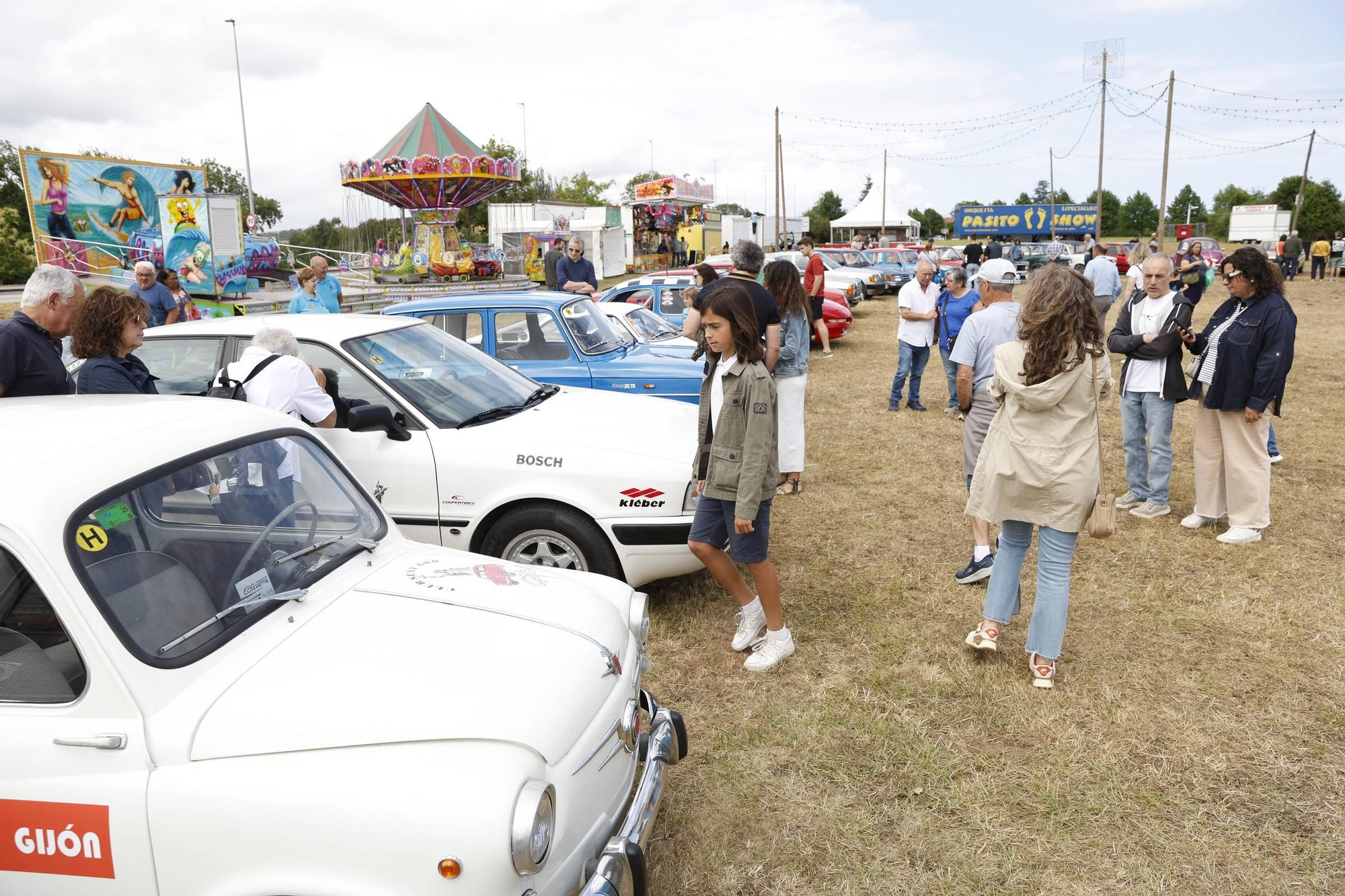 La exposición de coches clásicos en Cabueñes, en imágenes