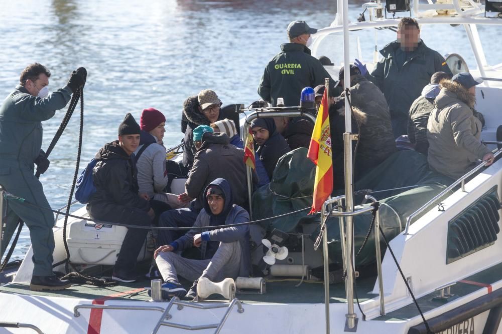 Llega a Cartagena una patera con 15 personas