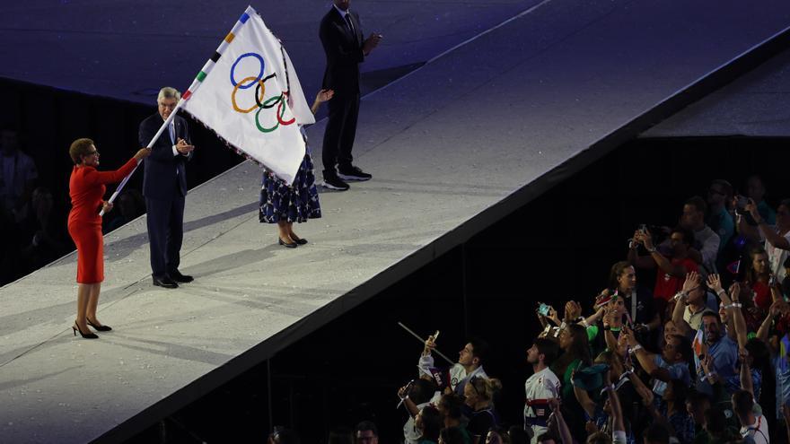 La bandera olímpica aterriza en Los Ángeles: cuenta atrás para los JJOO de 2028