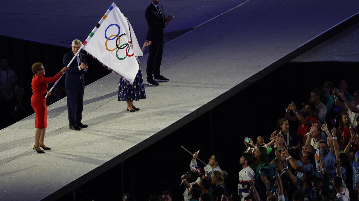 La bandera olímpica aterriza en Los Ángeles: cuenta atrás para los JJOO de 2028