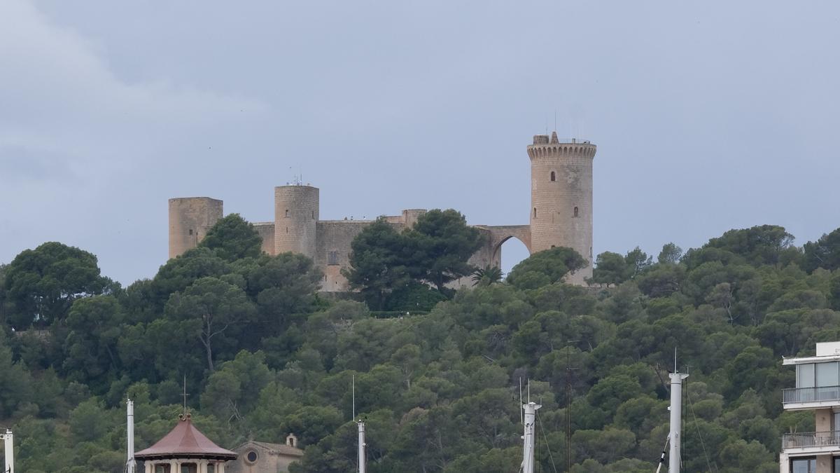 Vista del Castillo de Bellver desde el Paseo Marítimo
