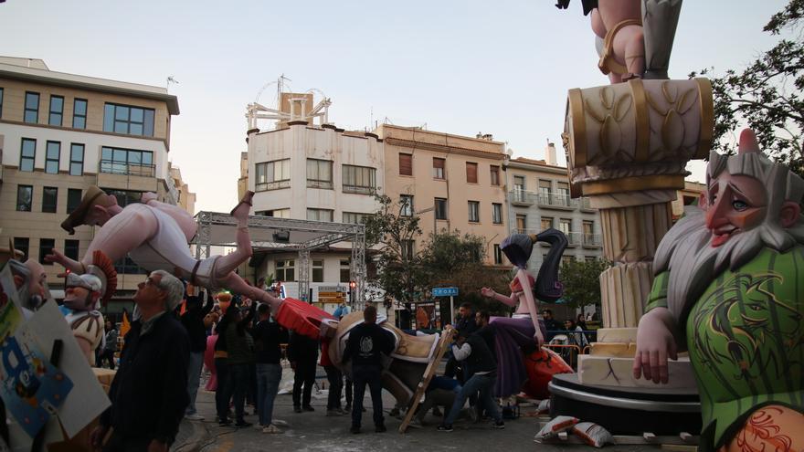 Multitudinaria ‘plantà’ para entrar de lleno en las Fallas de Burriana