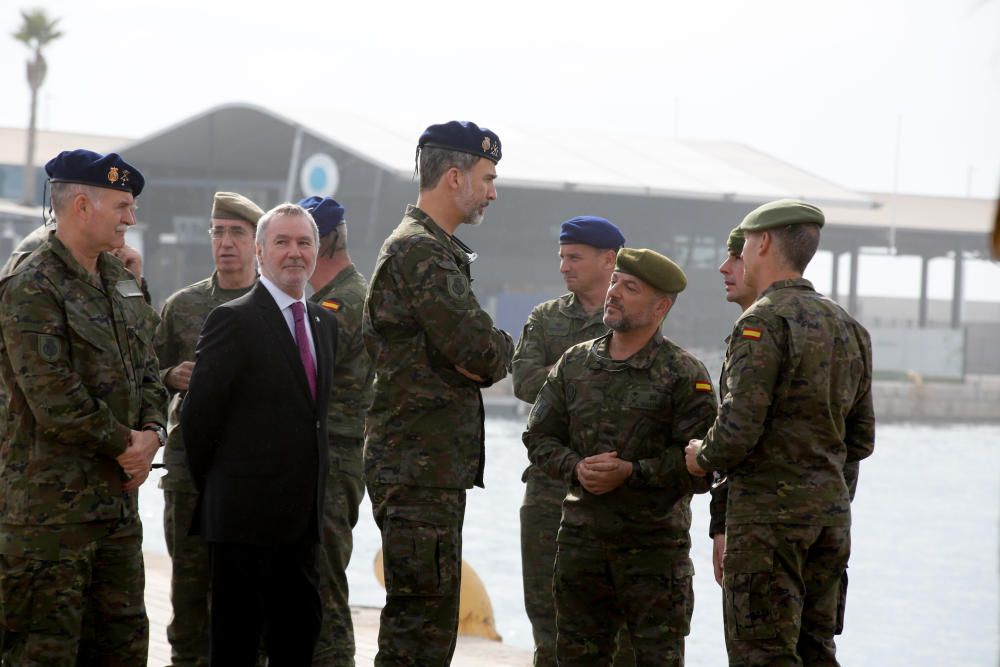 El Rey Felipe VI sigue desde Alicante varias maniobras del Mando de Operaciones Especiales