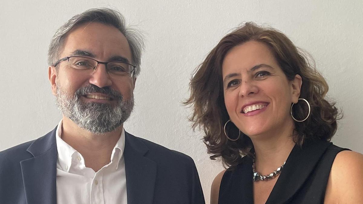 Los investigadores del TIDES-ULPGC Domingo Verano y Alicia Bolívar.