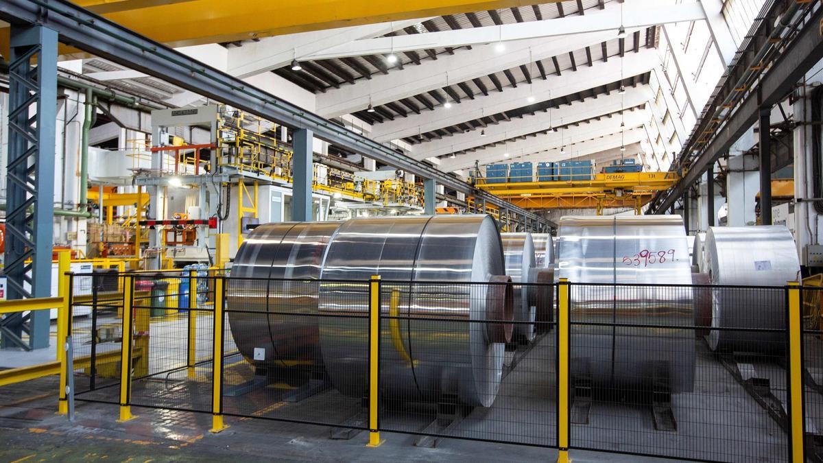 ¿Trasladar la fábrica de aluminio de Alicante? No tienen ni idea de lo que dicen, nos abocarían al cierre