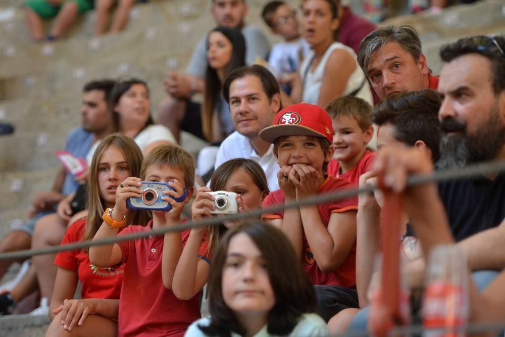 Los recortadores dan paso a la primera tarde de toros con Ferrera, "El Juli" y Roca Rey.