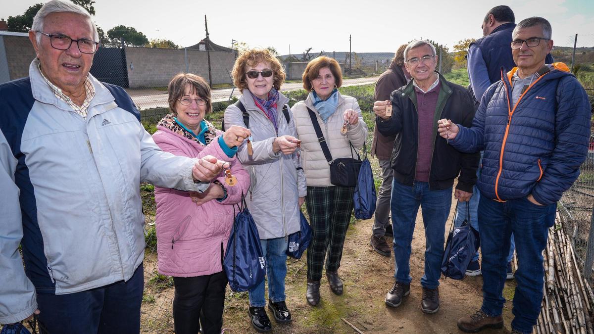 EN VÍDEO | Reparto de llaves en los huertos ecológicos de Badajoz: "