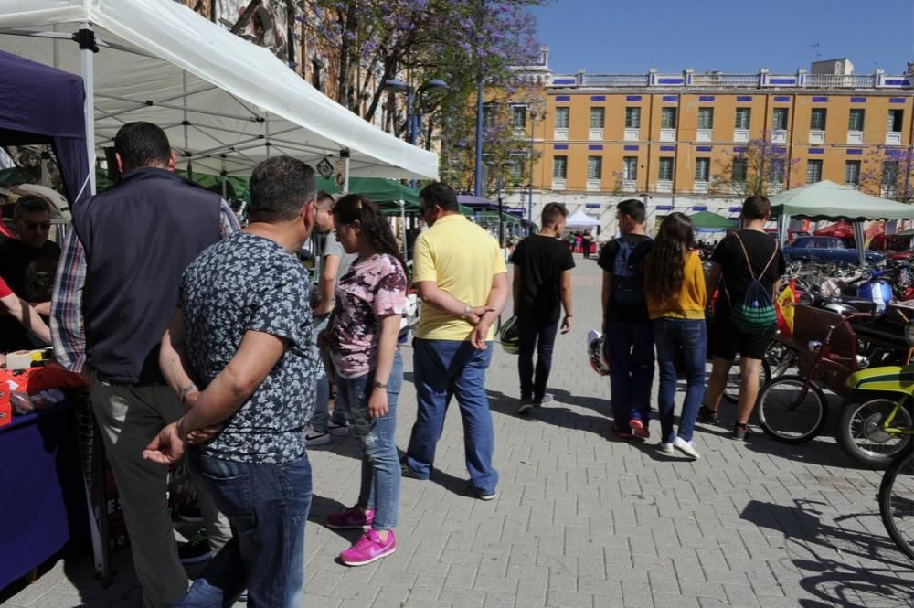 Lo coches antiguos conquistan  el Cuartel de Artillería