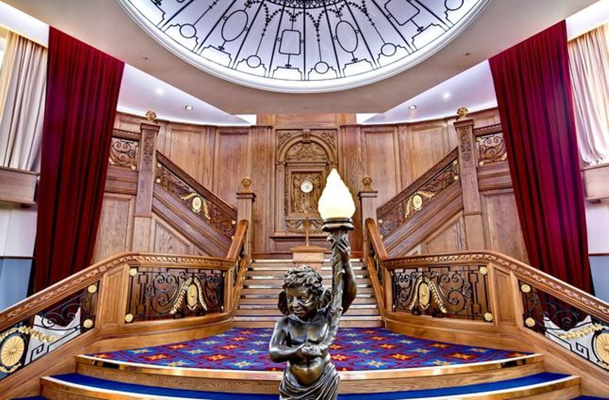 El centre interactiu Titanic Belfast, ubicat davant de les drassanes on va ser construït el famós transatlàntic, d’una de les sales d’aquest museu.
